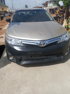 Toyota Camry LE 4dr Sedan (2.5L 4cyl 6A) 2012 Gold