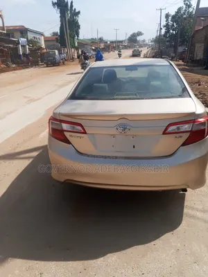 Toyota Camry LE 4dr Sedan (2.5L 4cyl 6A) 2012 Gold