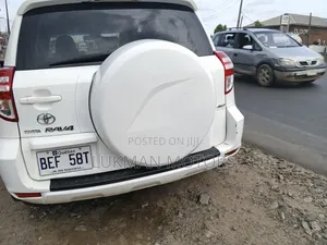 Toyota RAV4 V6 2009 White