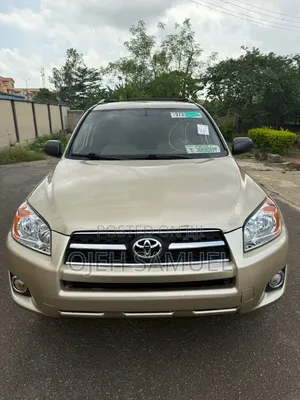 Toyota RAV4 2011 Gold