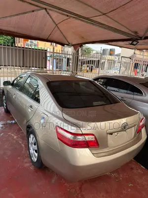 Toyota Camry LE 4dr Sedan (2.4L 4cyl 5A) 2009 Gold