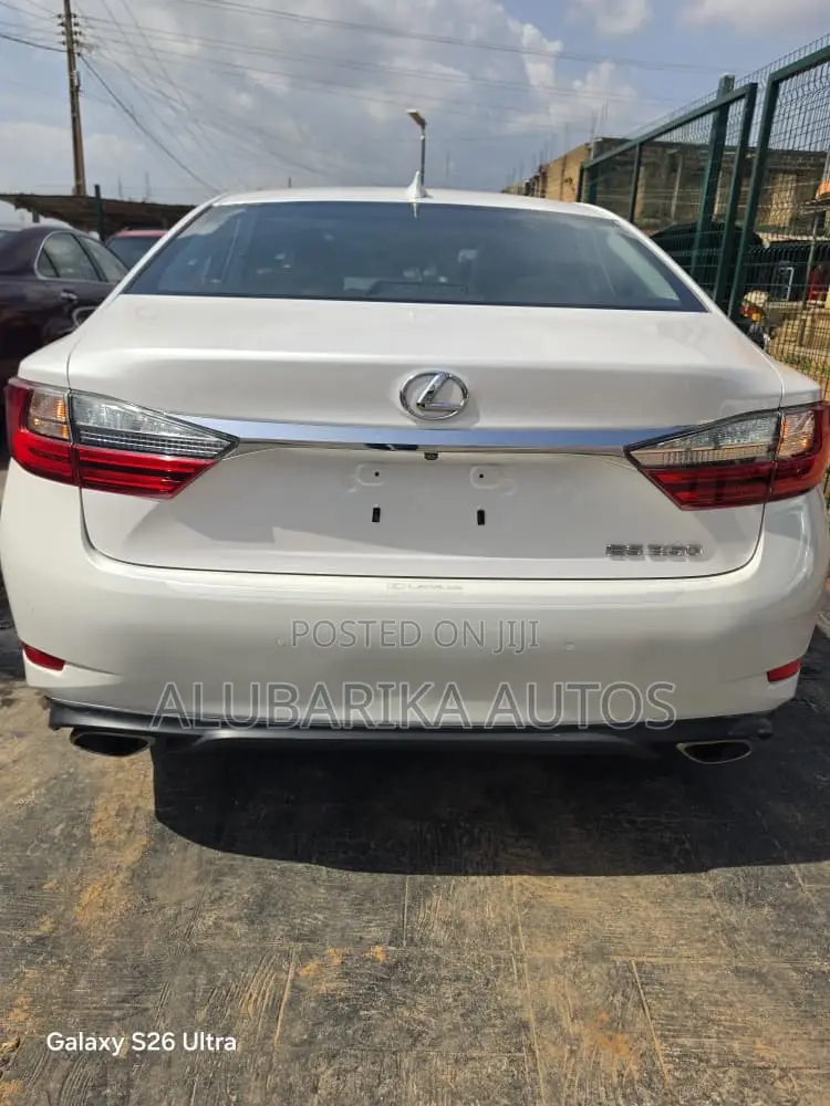 Lexus ES 2016 White