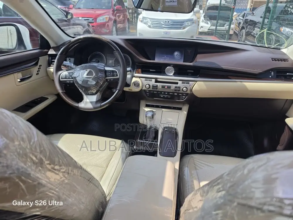 Lexus ES 2016 White