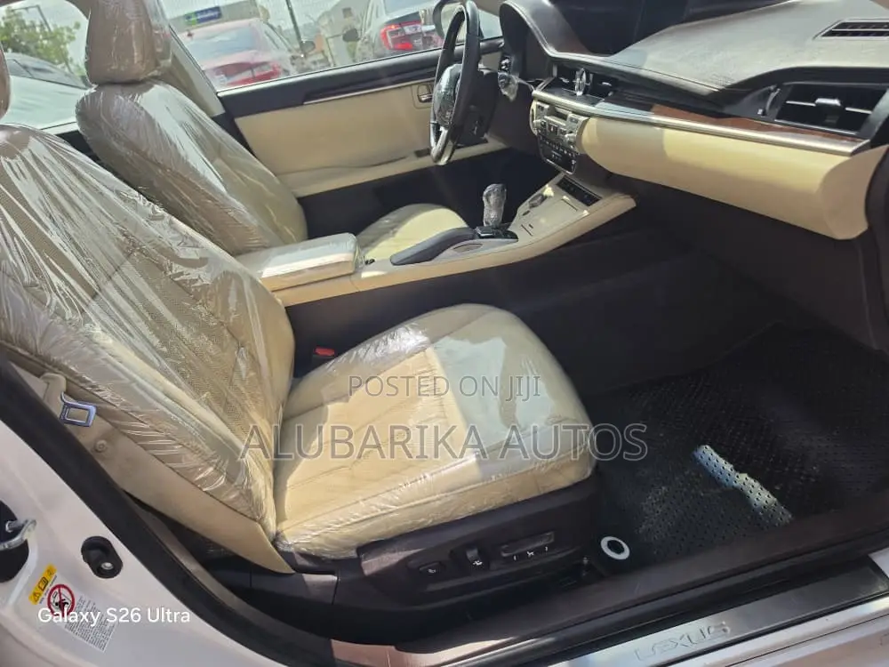 Lexus ES 2016 White