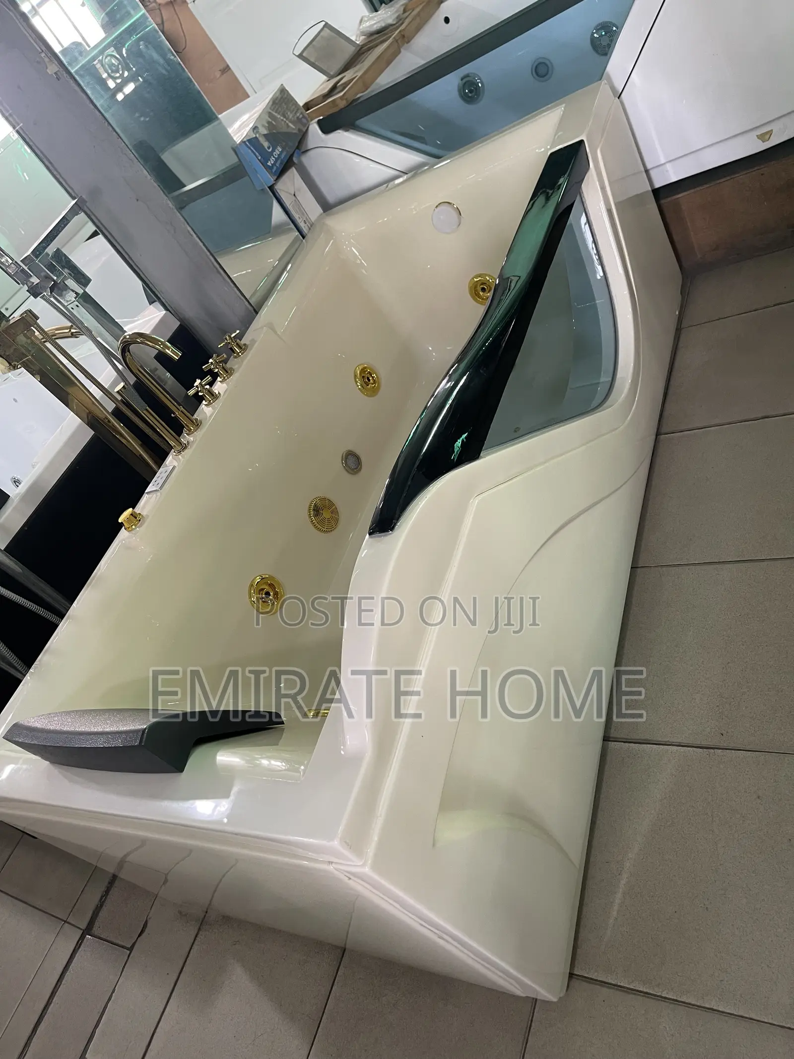 Gold Single Jacuzzi With Gold Jet