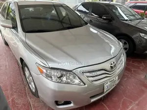 Toyota Camry SE 4dr Sedan (2.5L 4cyl 6A) 2011 Gray