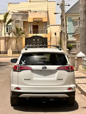 Toyota RAV4 Limited FWD (2.5L 4cyl 6A) 2016 White