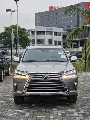 Lexus LX 570 AWD 2018 Gold