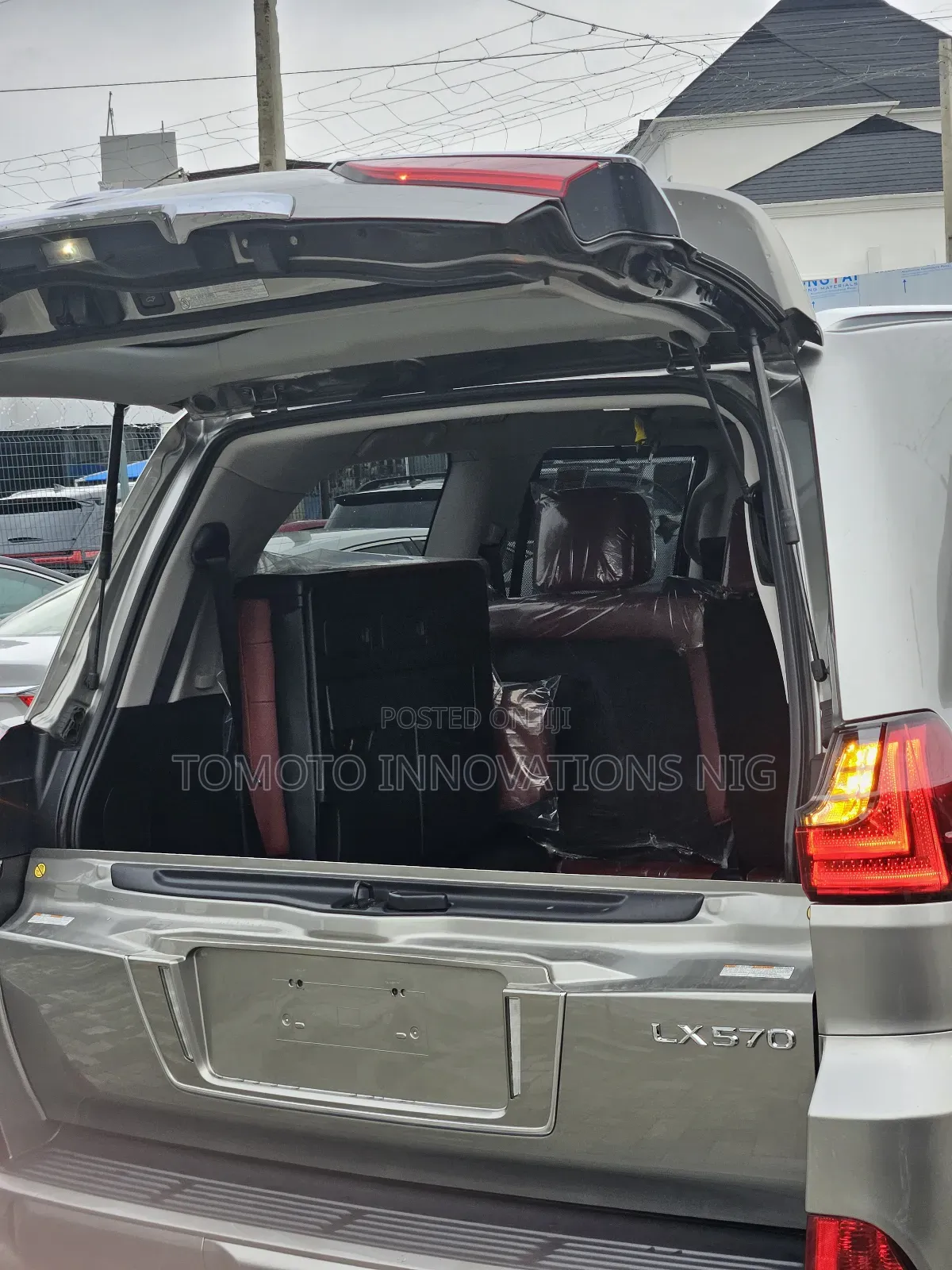 Lexus LX 570 AWD 2018 Gold