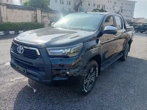 Toyota Hilux 2025 Black