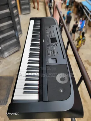 Yamaha DGX-670