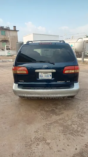Toyota Sienna LE & 1 hatch 2000 Blue