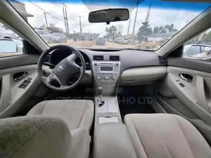 Toyota Camry LE 4dr Sedan (2.5L 4cyl 6A) 2011 White