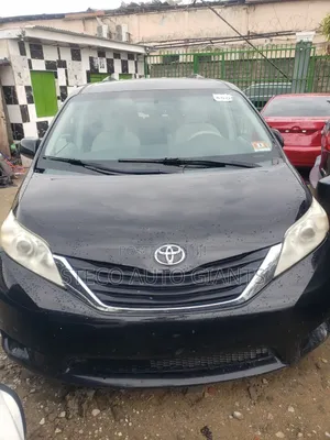 Toyota Sienna 2011 Black