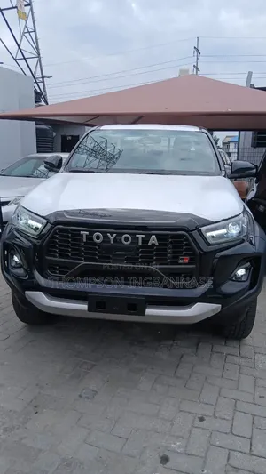 New Toyota Hilux 2024 Black