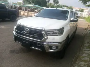 Toyota Hilux 2025 White