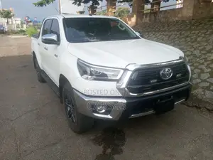 Toyota Hilux 2025 White