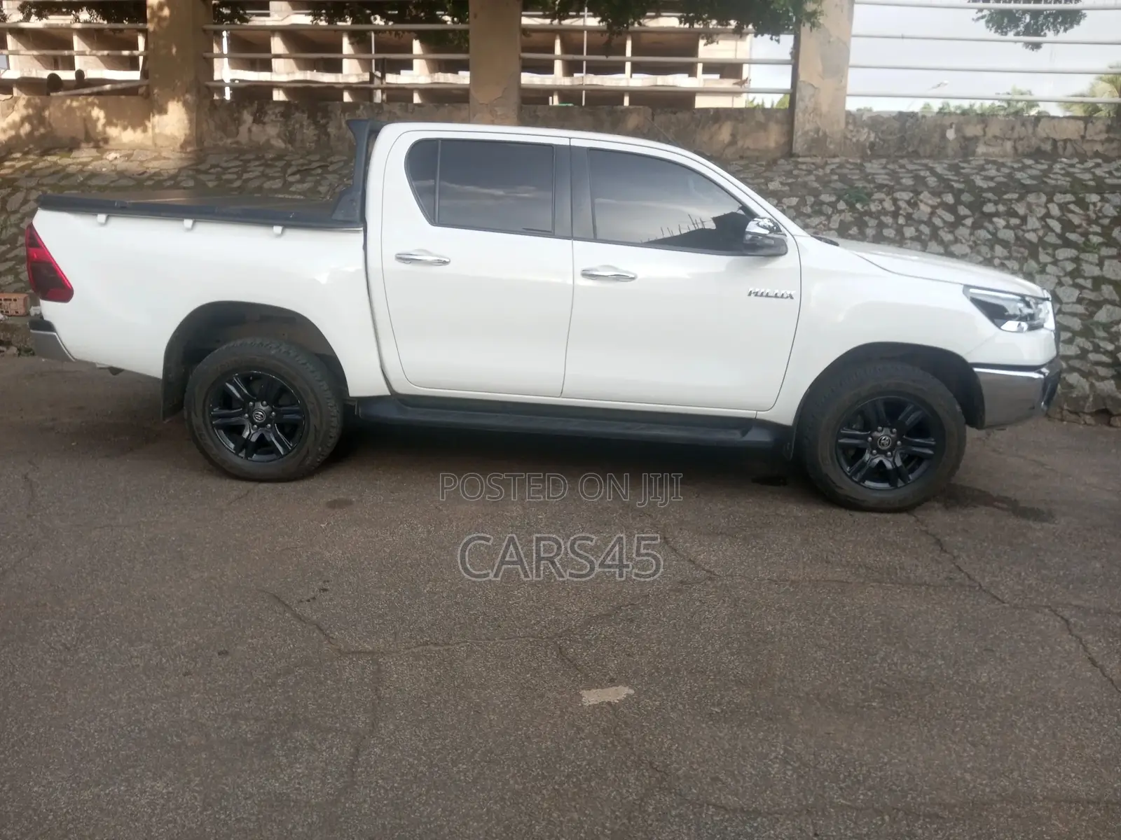 Toyota Hilux 2025 White