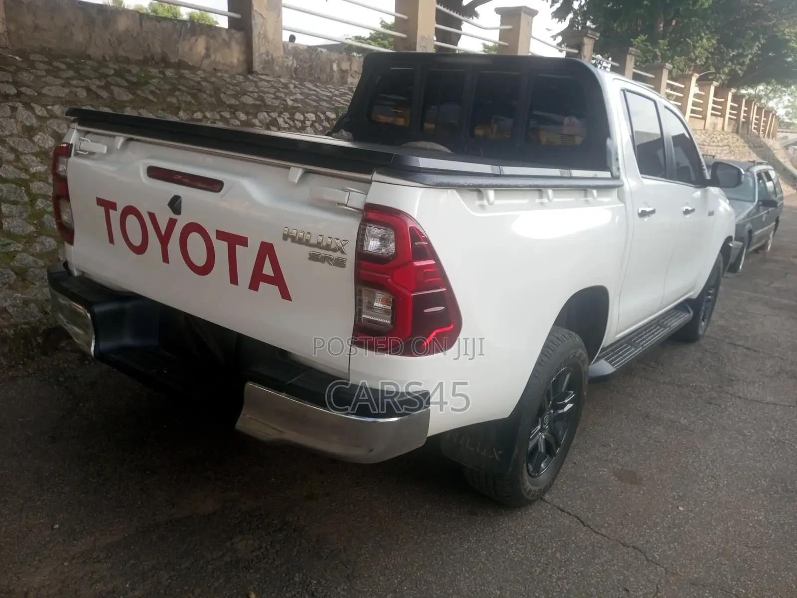 Toyota Hilux 2025 White