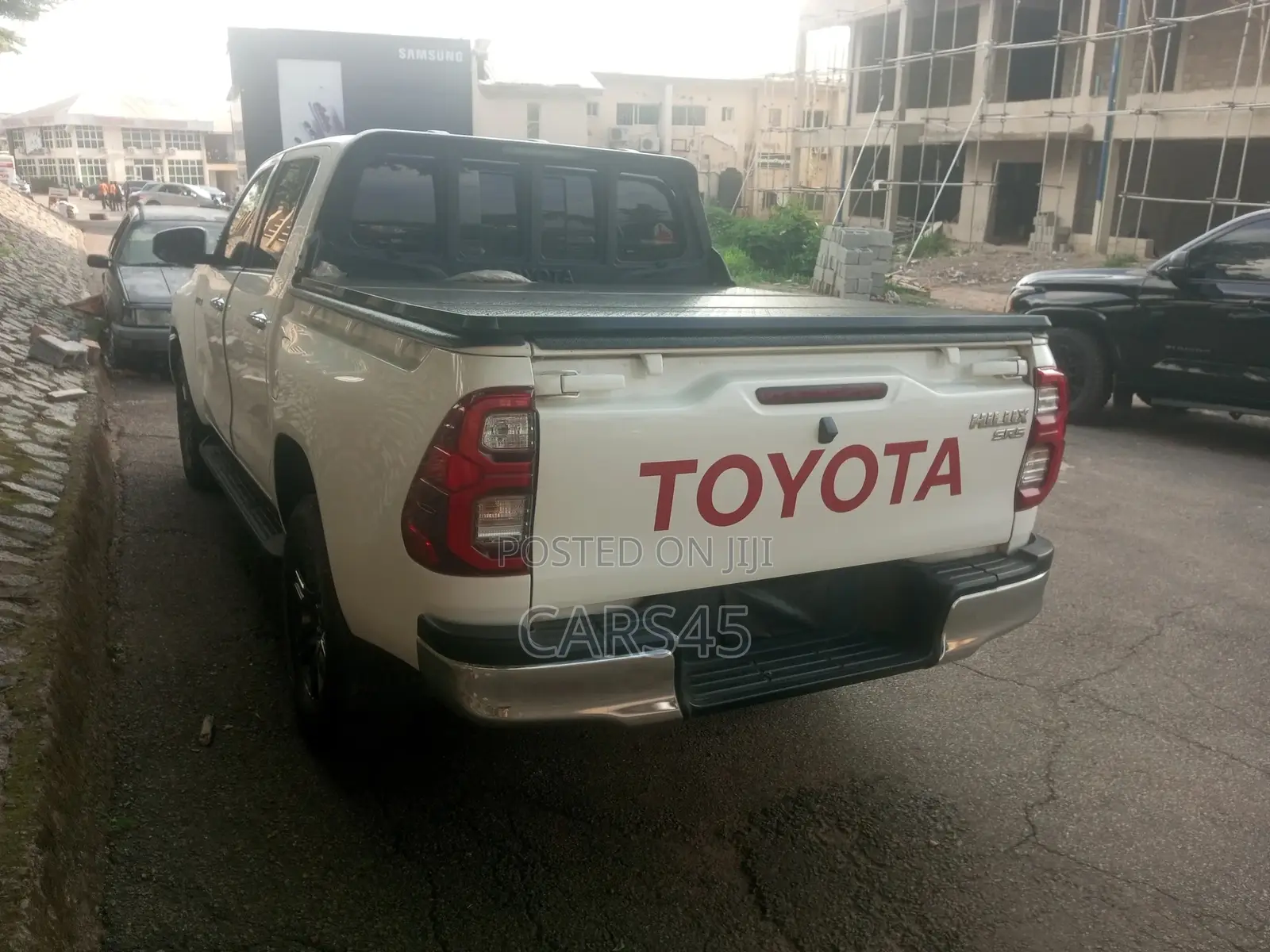 Toyota Hilux 2025 White