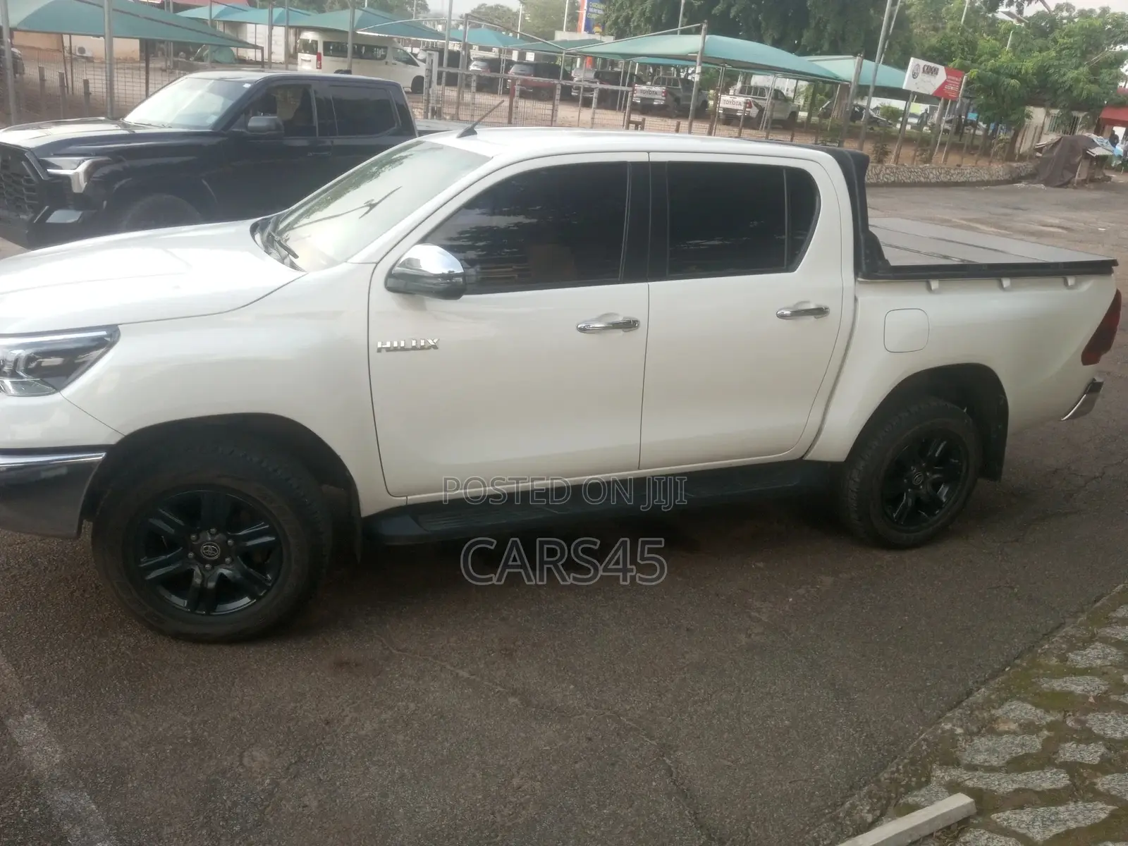 Toyota Hilux 2025 White