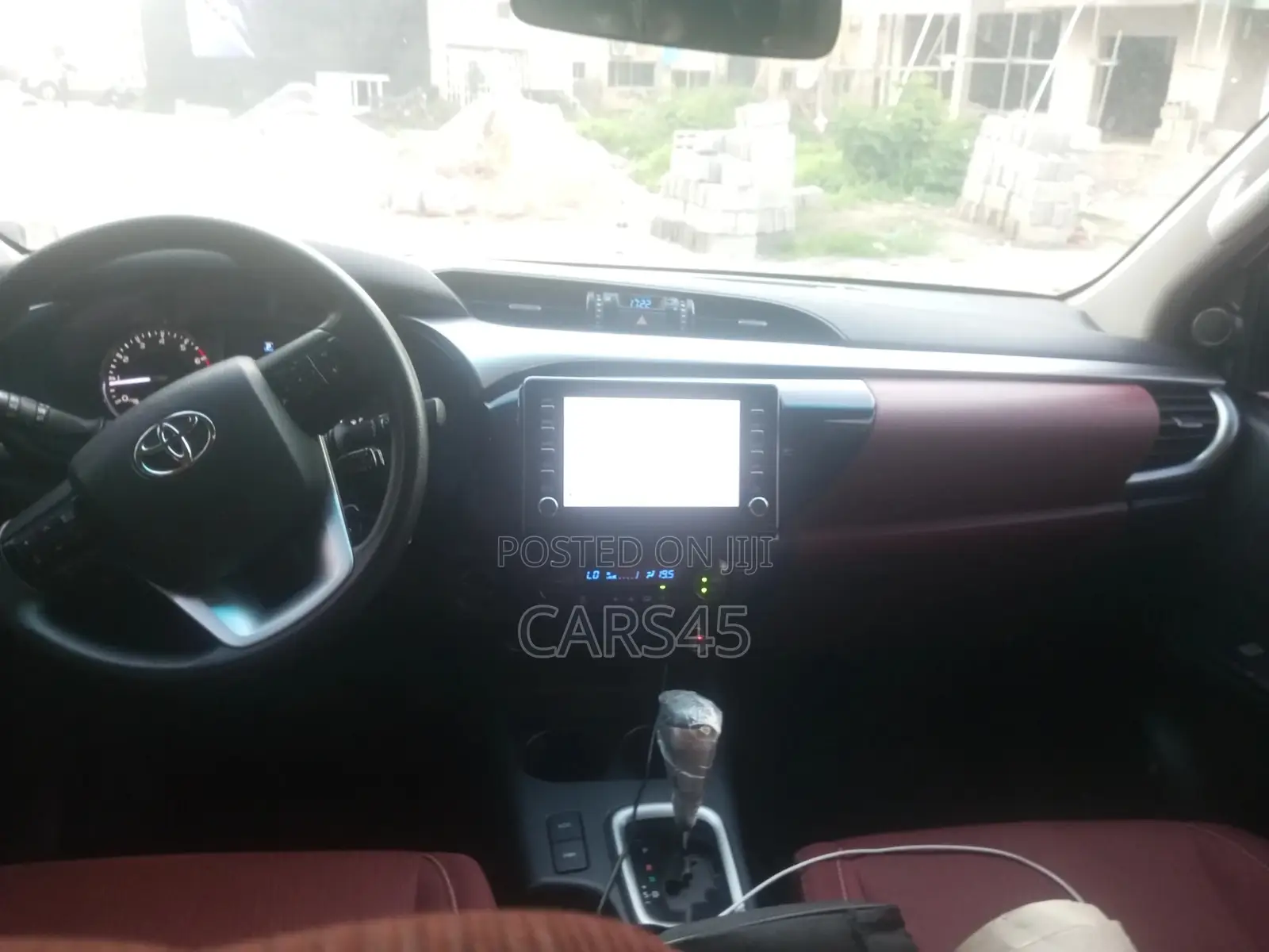 Toyota Hilux 2025 White