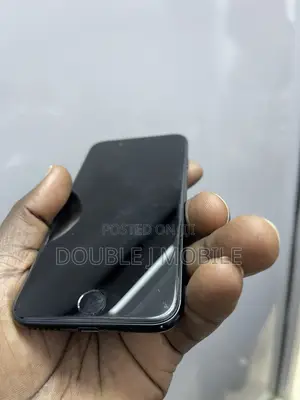 Apple iPhone SE (2020) 128 GB Black