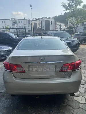 Lexus ES 350 2011 Gold