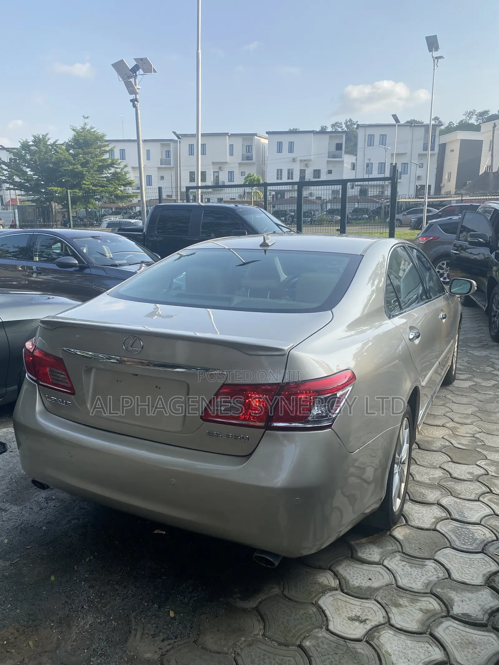 Lexus ES 350 2011 Gold