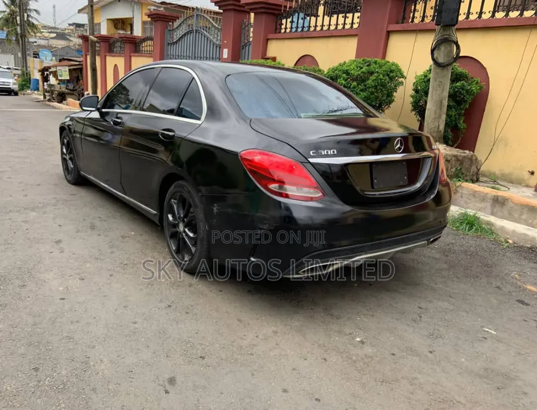Mercedes-Benz C300 2015 Black