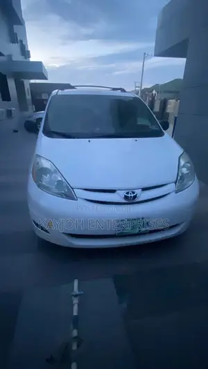 Toyota Sienna LE 4WD 2007 White
