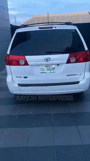 Toyota Sienna LE 4WD 2007 White