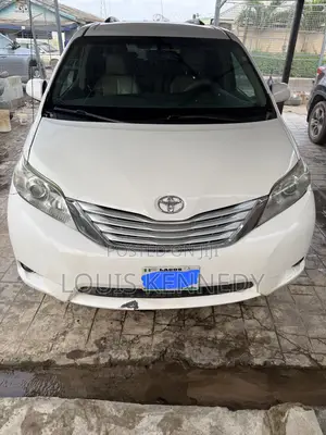 Toyota Sienna LE 8 Passenger 2011 White