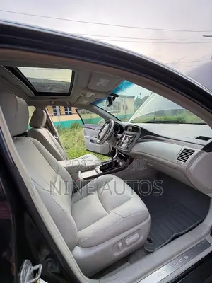 Toyota Avalon Base Seban FWD (3.5L 6cyl 6A) 2011 Black