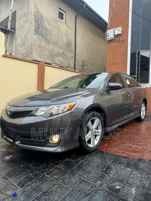 Toyota Camry SE 4dr Sedan (2.5L 4cyl 6A) 2013 Gray