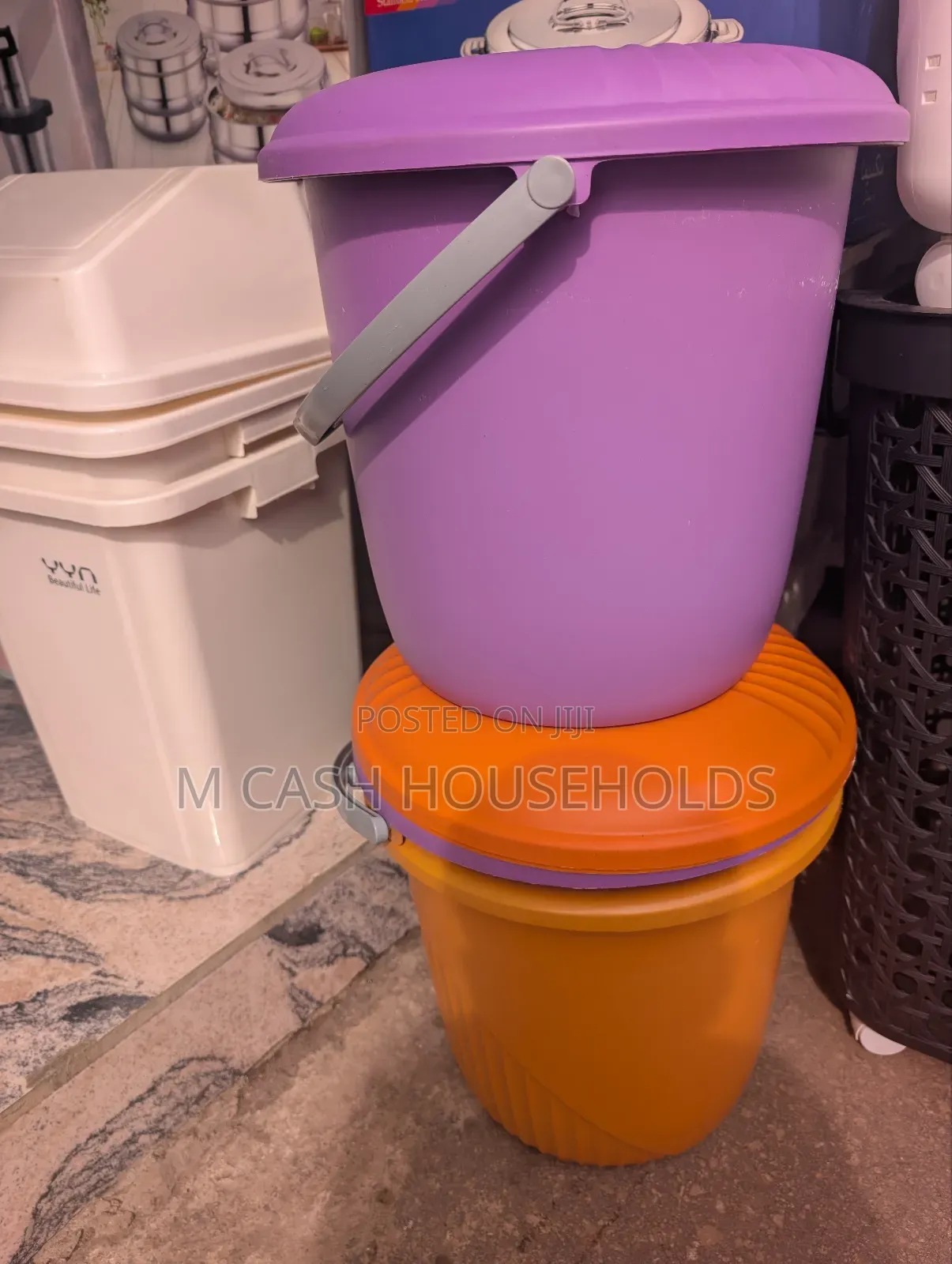 Bucket With Cover