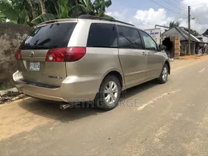 Toyota Sienna 2006 Gold