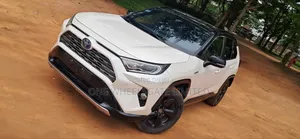 Toyota RAV4 XLE Premium FWD 2020 White
