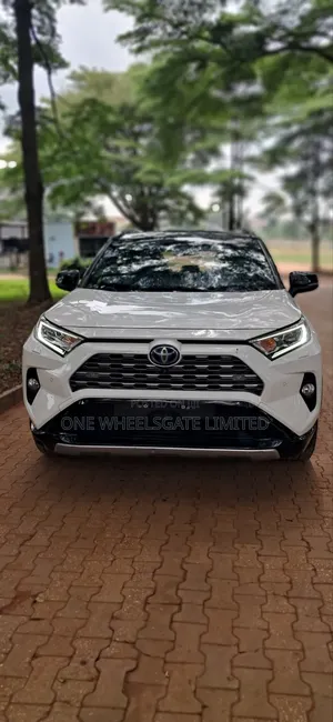 Toyota RAV4 XLE Premium FWD 2020 White