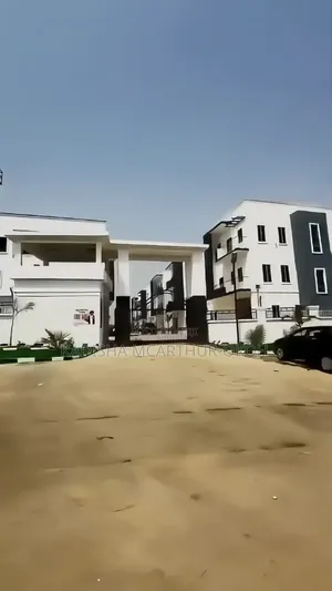 6bdrm Duplex in Jahi for sale