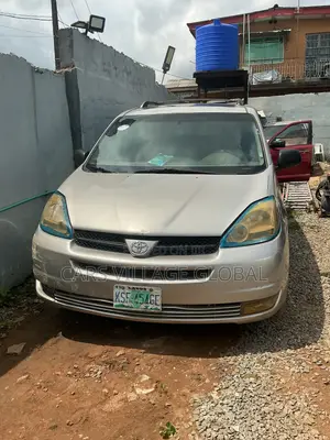 Toyota Sienna 2011 Gold