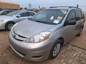 Toyota Sienna LE FWD 2006 Gold