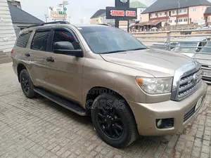 Toyota Sequoia SR5 4dr SUV 4WD (5.7L 8cyl 6A) 2008 Gold