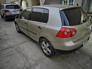 Volkswagen Golf 1.6 Comfortline 2005 Gold
