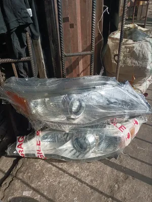 Headlights Toyota Avalon 2012 Model