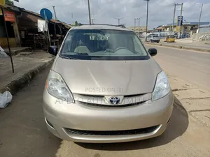 Toyota Sienna 2006 Gold