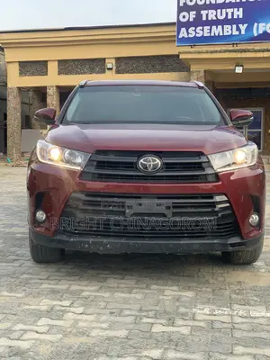 Toyota Highlander SE 4x4 V6 (3.5L 6cyl 8A) 2018 Red