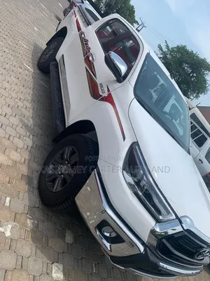 New Toyota Hilux 2025 White
