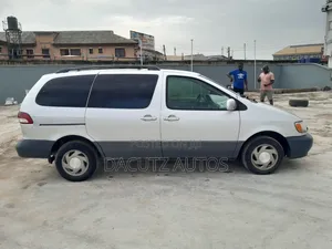 Toyota Sienna LE 2001 Silver
