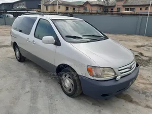 Toyota Sienna LE 2001 Silver